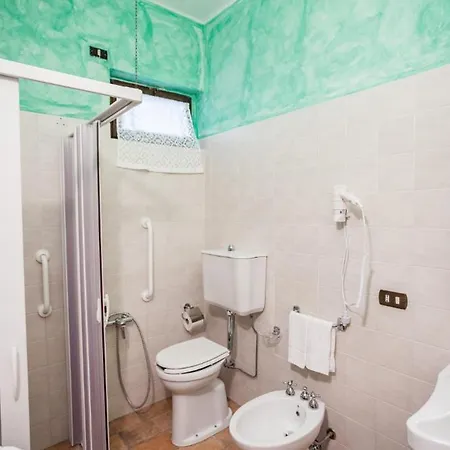 Sleeps 4 Pool Wifi Apartment *