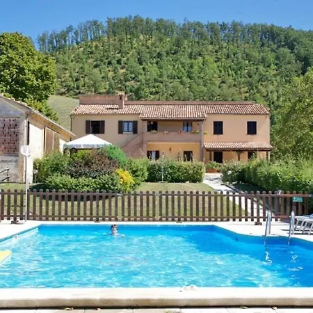 Apartment Sleeps 4 Pool Wifi